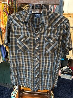 Wrangler Men’s Short-Sleeve Plaid Button-Down Shirt - Black & Blue